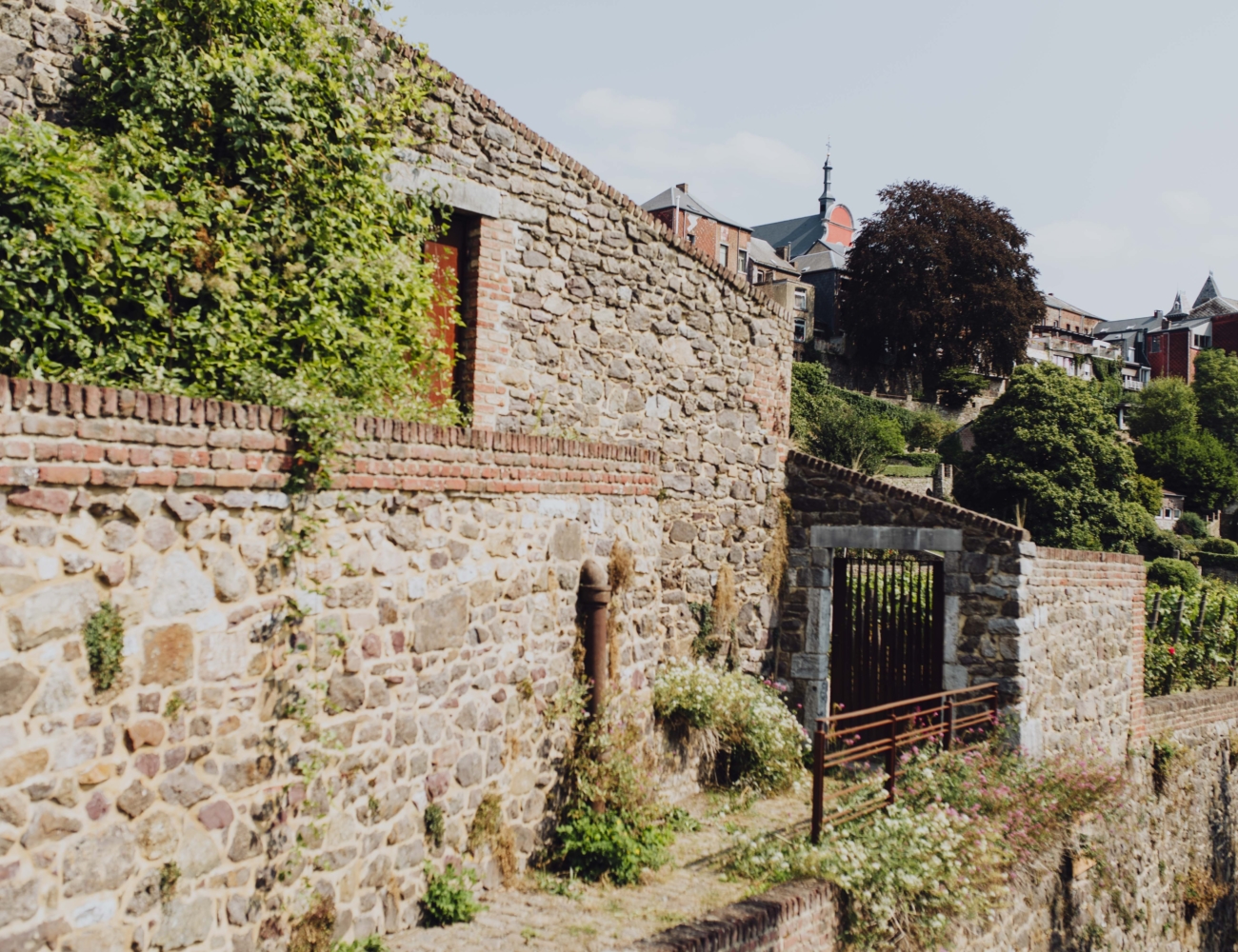 180828 Thuin Centre Historique Jardin Bois Avec Oevres Quartier Des Bateliers 40